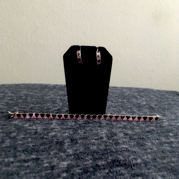 Suzanne Somers Pink & Black Triangle Ear Bracelet